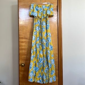 Lulu’s Maxi Dress, beautiful floral tropical print! Worn once. Size M
